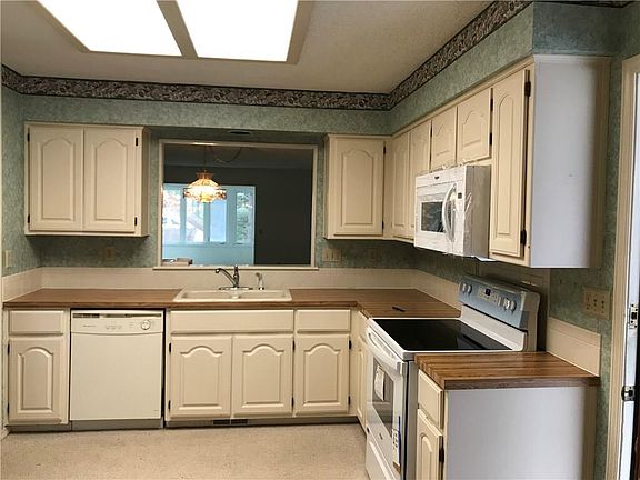 3rd image of 14 Norwood Ln