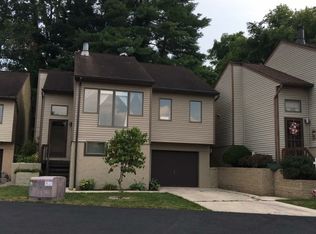 8 Oak Ct, Morgantown, WV 26505