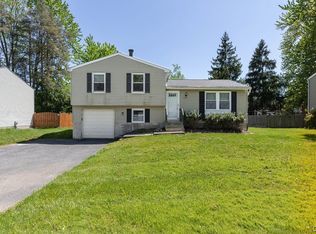 4262 Vine Meadow Rd, Liverpool, NY 13090