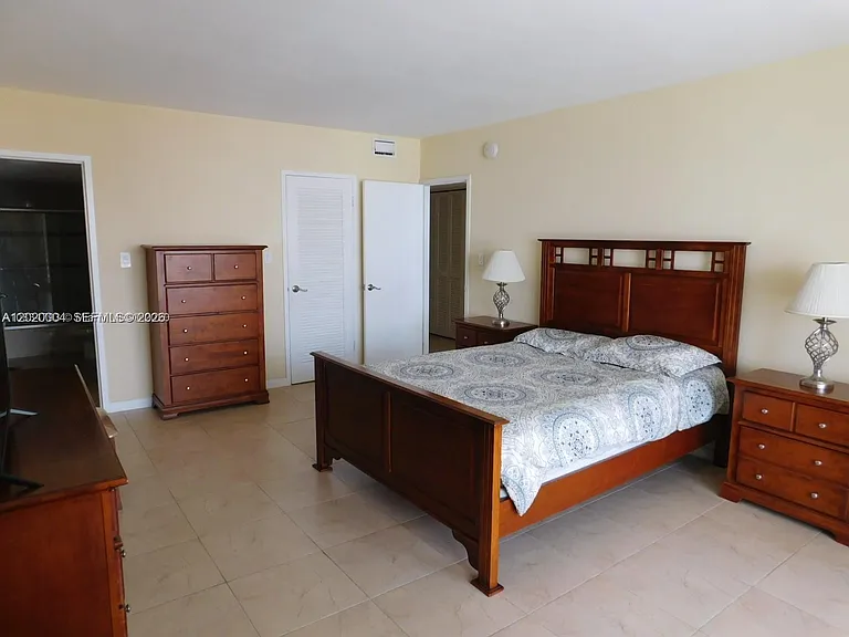 5401 Collins Ave #1213 — Photo 27