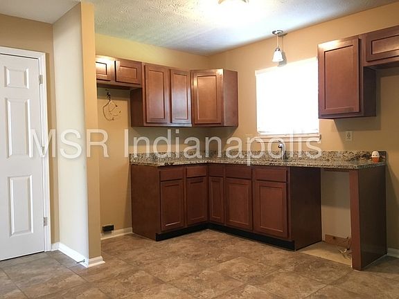5th image of 12110 Pebblebrooke Ct