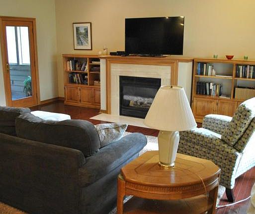 4th image of 648 Camden Yard Ct