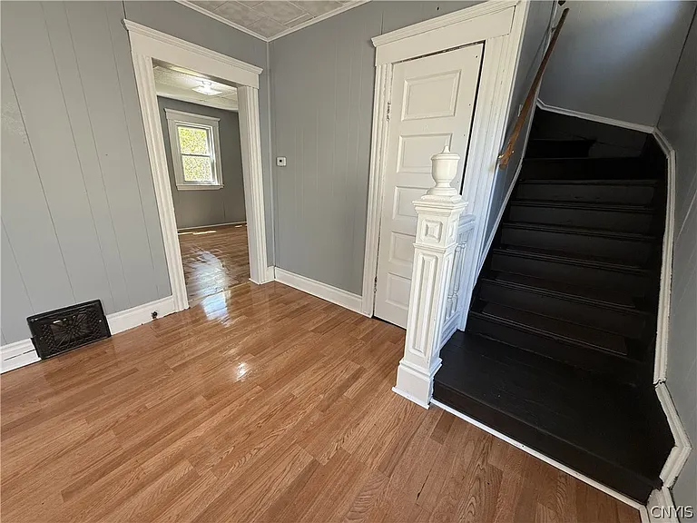 154 Seeley Ave — Photo 4