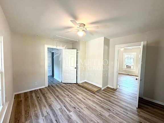2nd image of 3414 Summit Ave