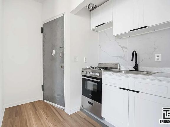 2nd image of 480 6th Ave APT 3