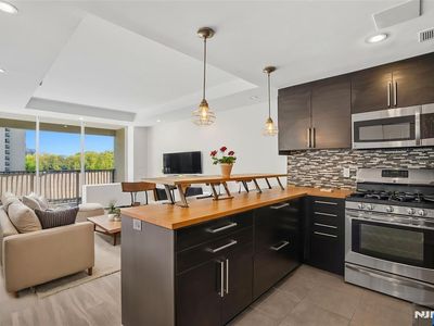 6 Horizon Rd APT 201, Fort Lee, NJ, 07024