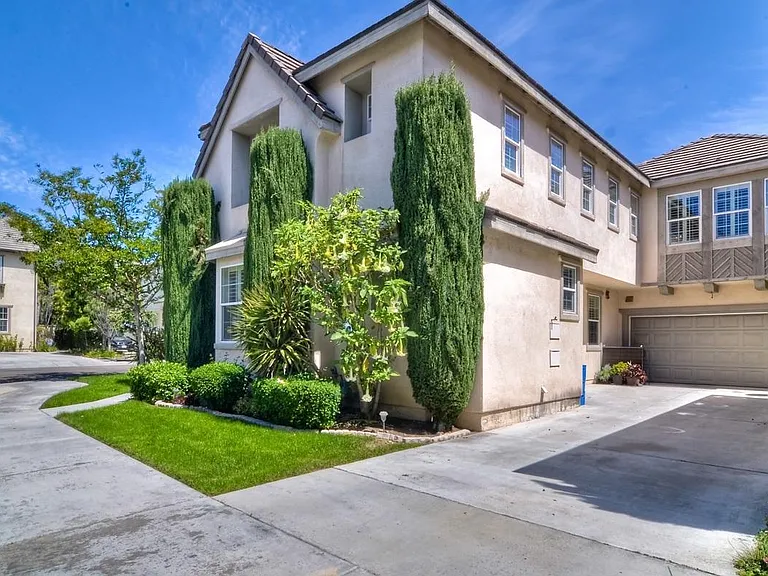 16489 Sunstone Dr — Photo 2