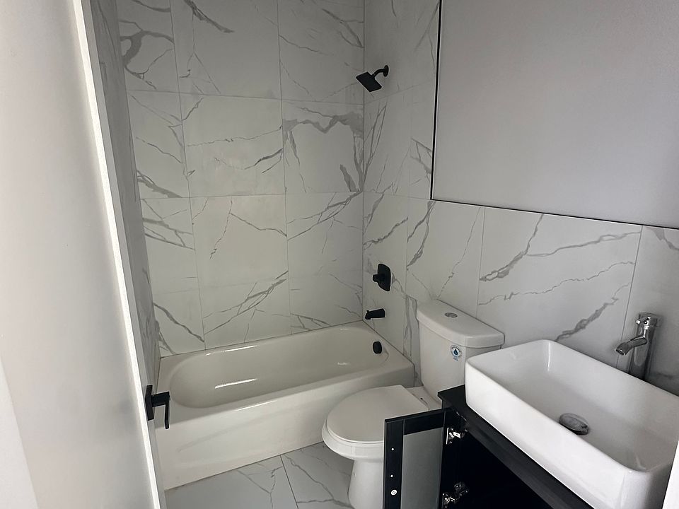 2nd image of 226 Roseville Ave #101