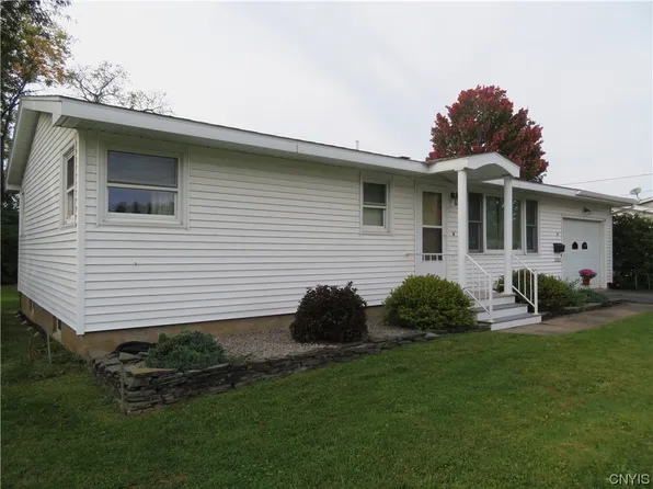 14 Royal Brook Ln, New York Mills, NY 13417