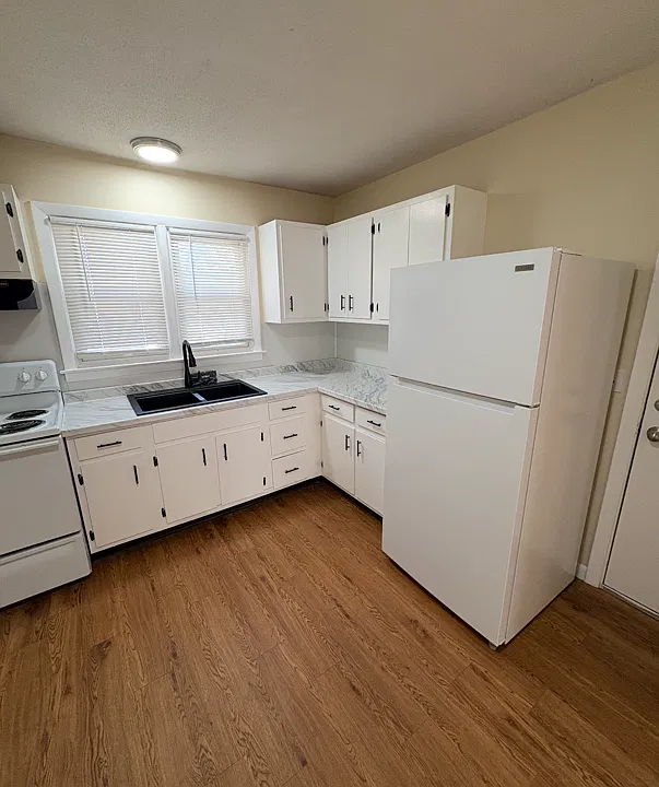 129 Curtis Ave #5