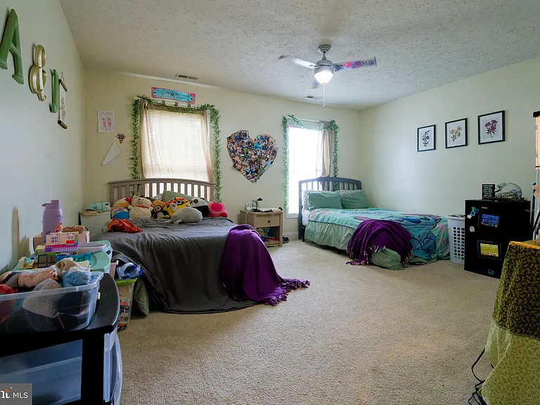 28 Grassland St — Photo 10