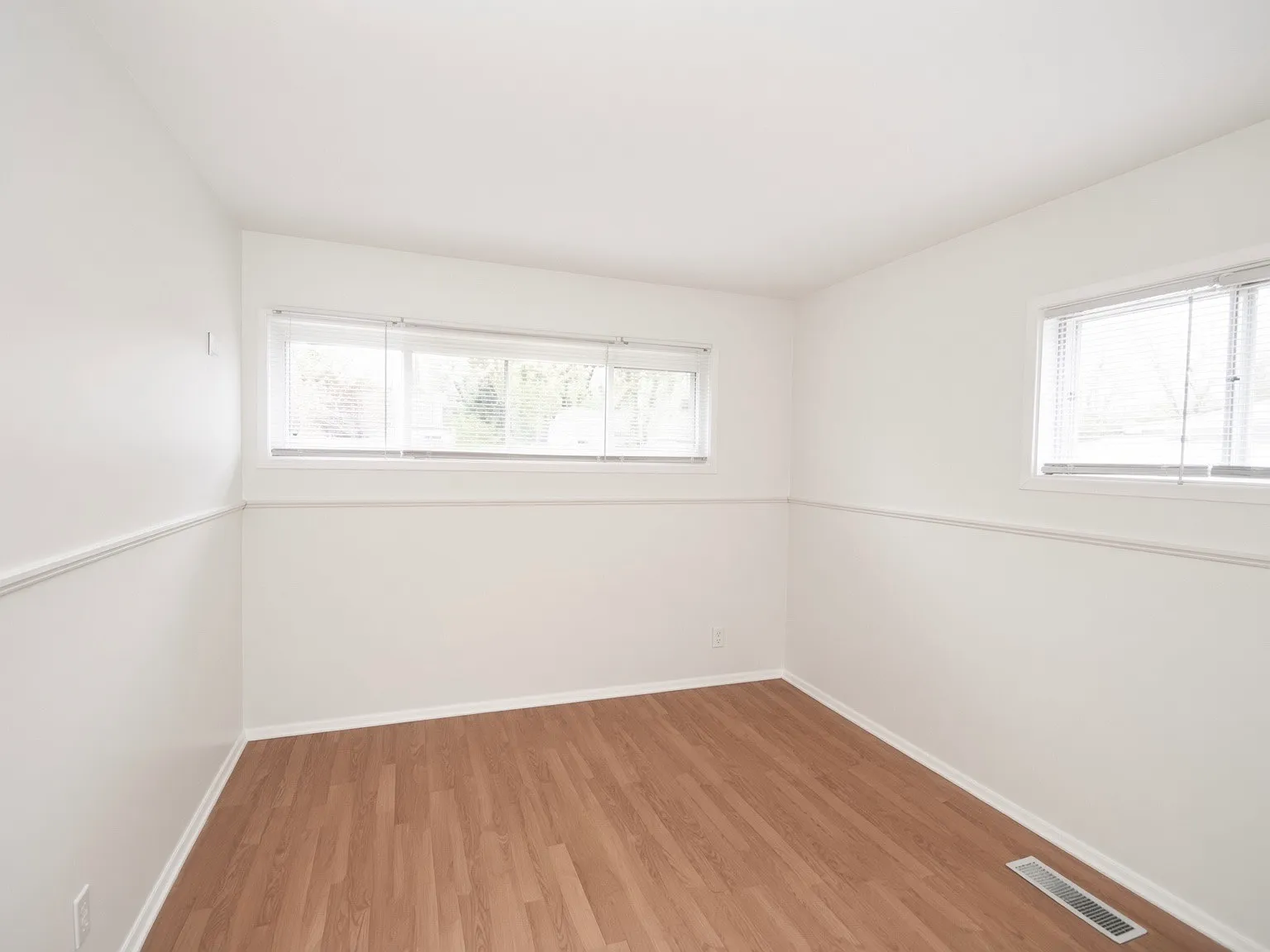 3 bed, 1.5 bath, 1152 sqft, $1,249 — Photo 3