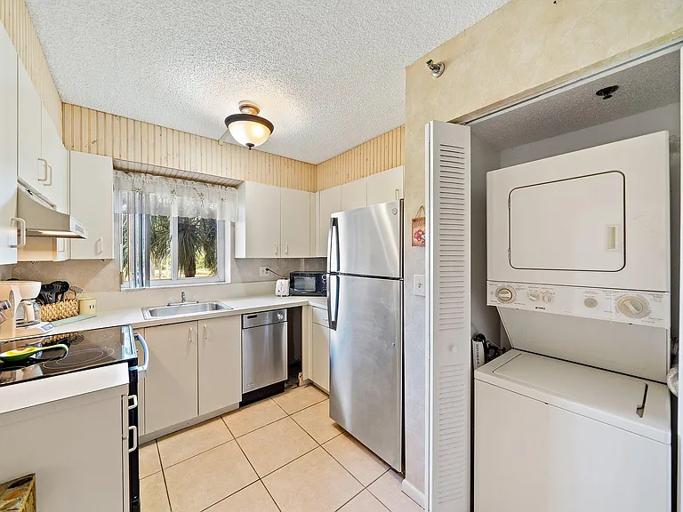 275 Palm Ave #C203 — Photo 9