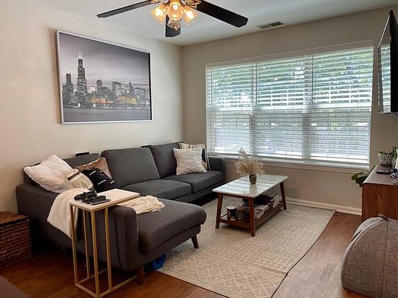 4th image of 1483 N Larrabee St #B