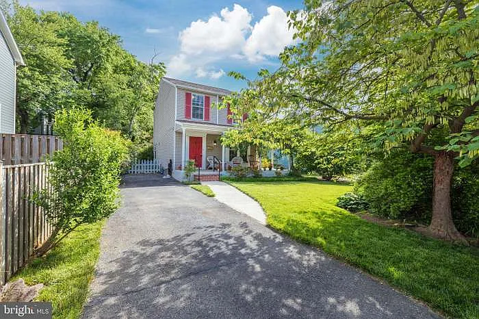 3 bed, 2.5 bath, 1396 sqft, $3,750 — Photo 4