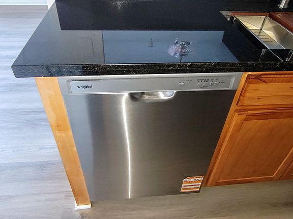 5th image of 14746 Delano St APT 7