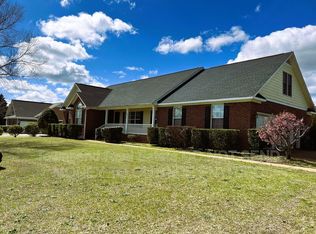 121 Bugle Call Dr, Raeford, NC 28376