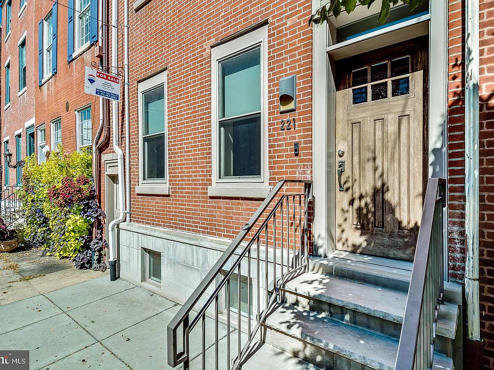 1st image of 221 Catharine St