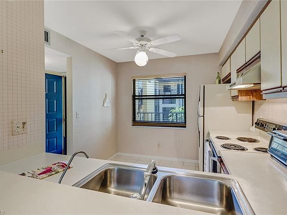 5th image of 228 Fox Glen Dr APT 3209