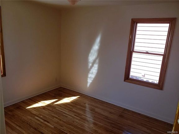 5th image of 118 Collins Ave