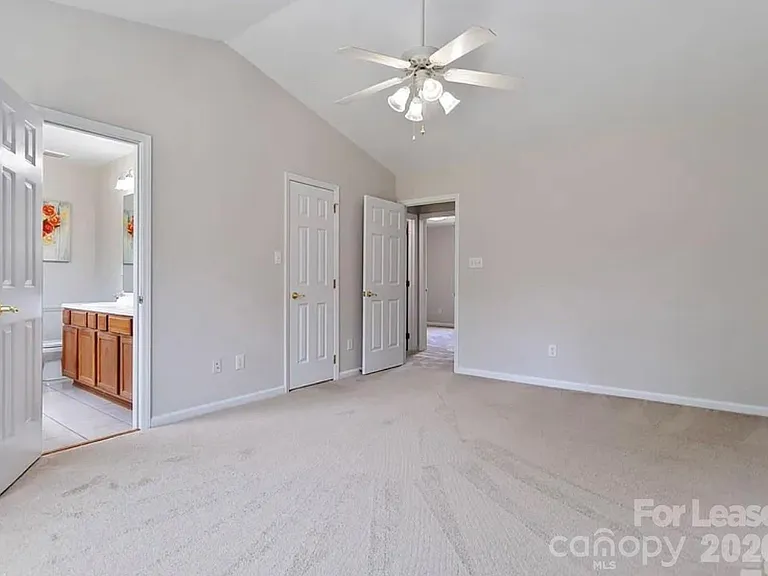 12100 Landing Green Dr — Photo 8