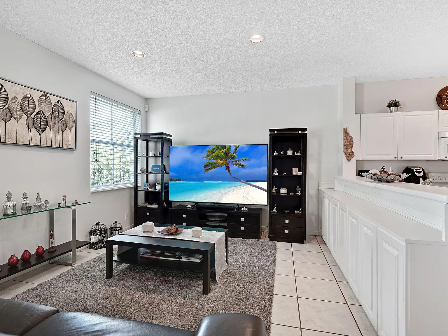 4 bed, 2.5 bath, 2256 sqft, $5,100 — Photo 2