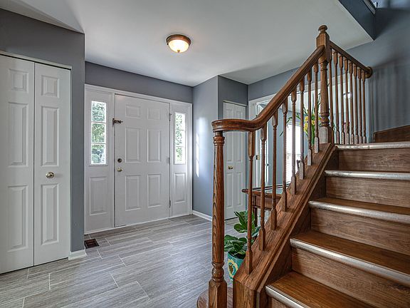 3rd image of 207 Galway St