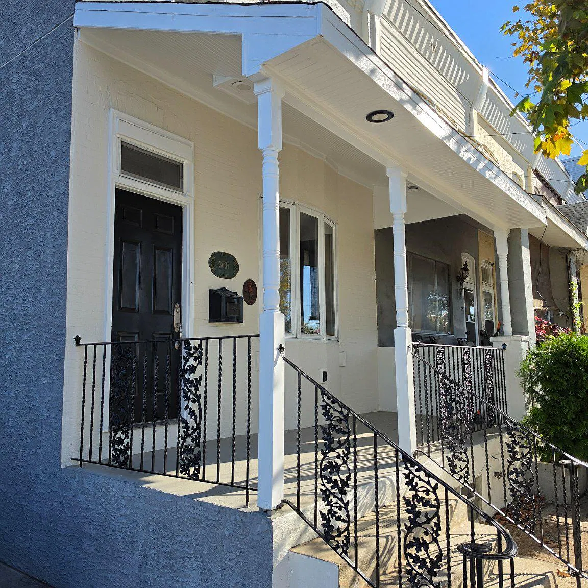 3 bed, 2.0 bath, 1076 sqft, $2,100 — Photo 1