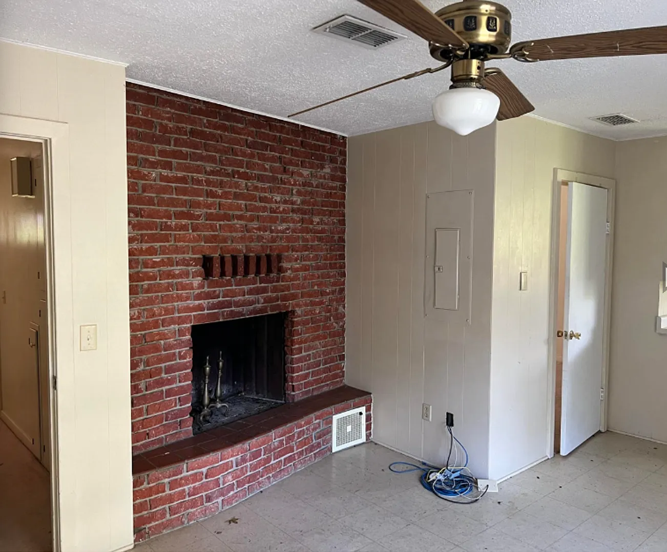 4 bed, 2210 sqft, $1,600 — Photo 4