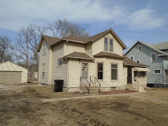 3rd image of 815 3rd Ave N