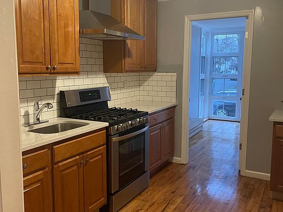 4th image of 61 Speedwell Ave Floor 1