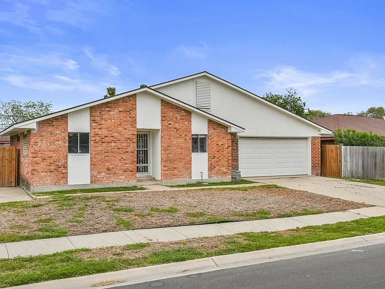 5721 Cresthaven Dr — Photo 1