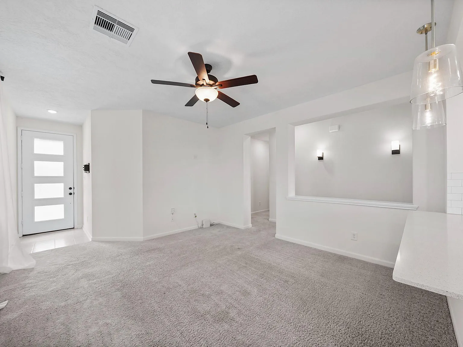3 bed, 2.0 bath, 1296 sqft, $2,100 — Photo 3