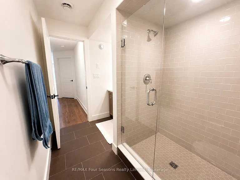 137 White Oak Cres — Photo 23