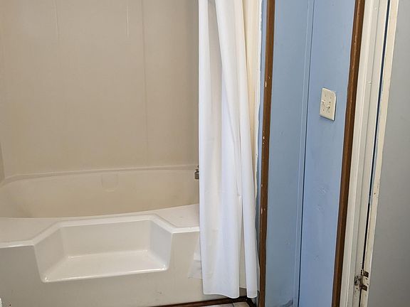 2nd image of 1741 Burgandy Blvd
