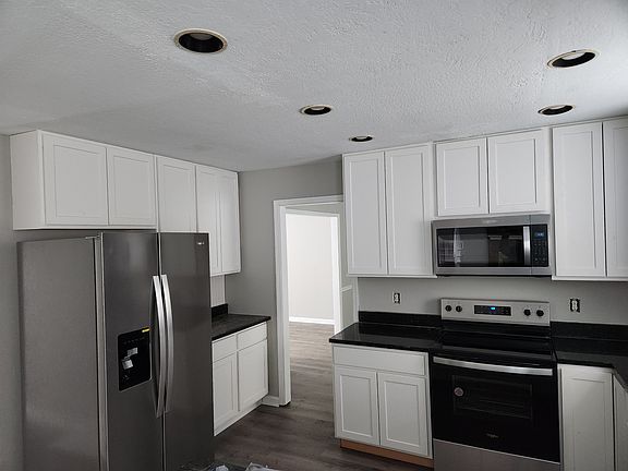 3rd image of 650 Venetian Way