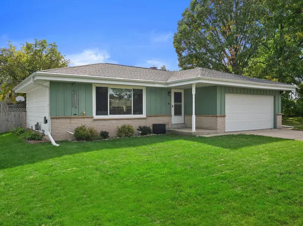 9537 W Sarasota PLACE, Wauwatosa, WI 53222