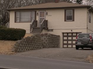 2721 Blackwell Rd, Saint Joseph, MO 64505