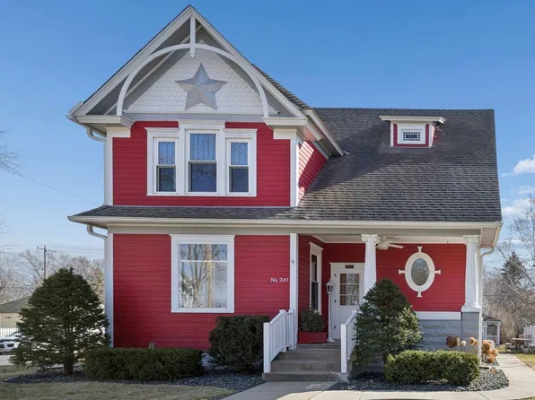 241 E 1st St, Waconia, MN 55387