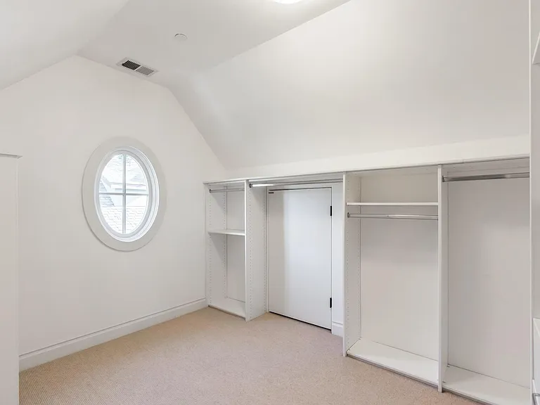 240 University Dr — Photo 17
