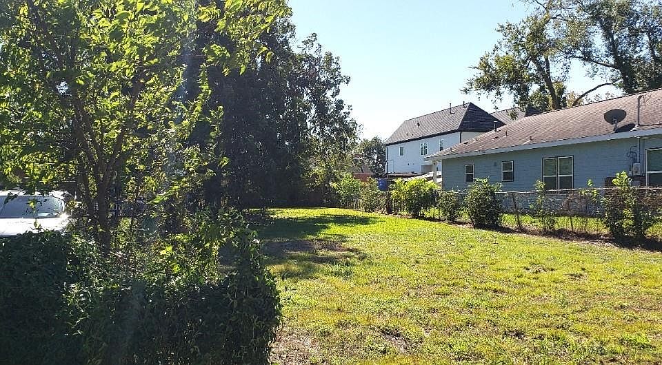 1st image of 510 E 40th St