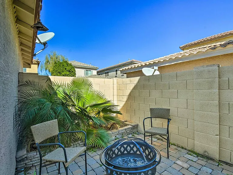 14176 W Country Gables Dr — Photo 2