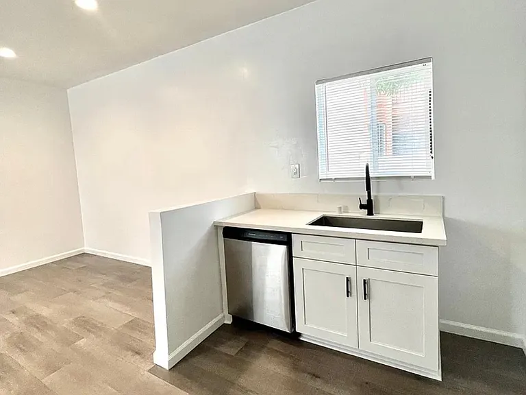 619 Elm Ave #14 — Photo 6