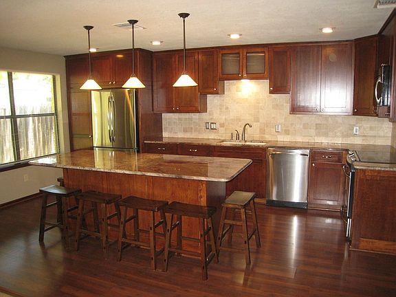 3rd image of 214 Crestwood Dr