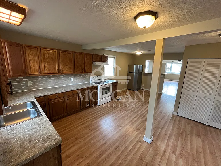 4021 Brown St — Photo 3
