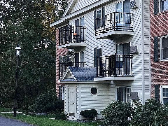 1st image of 8 Saint James Pl APT 806