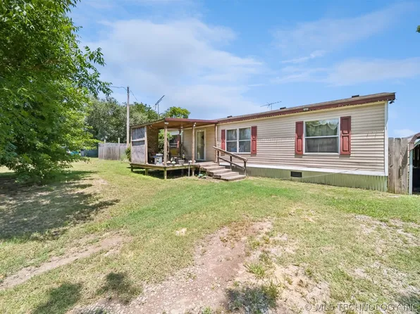 422 N Gibson St, Dustin, OK 74839