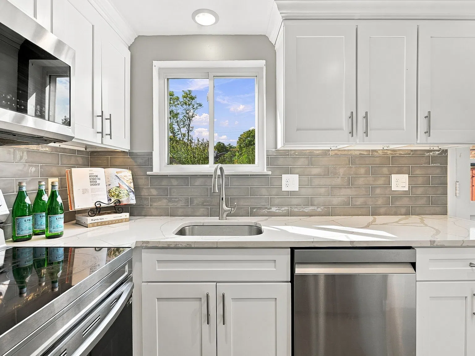 2 bed, 1034 sqft, $2,700 — Photo 3
