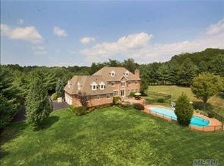 21 Hunt Ct, Glen Head, NY 11545