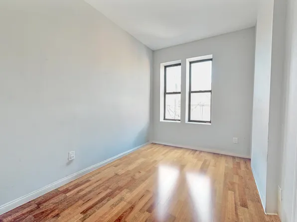 2243 Bathgate Avenue image 8 of 24